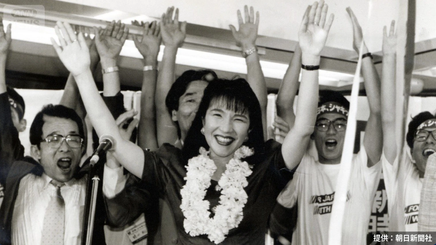 1993년, 첫 당선된 순간의 타카이치 사나에 총리 [<a href=