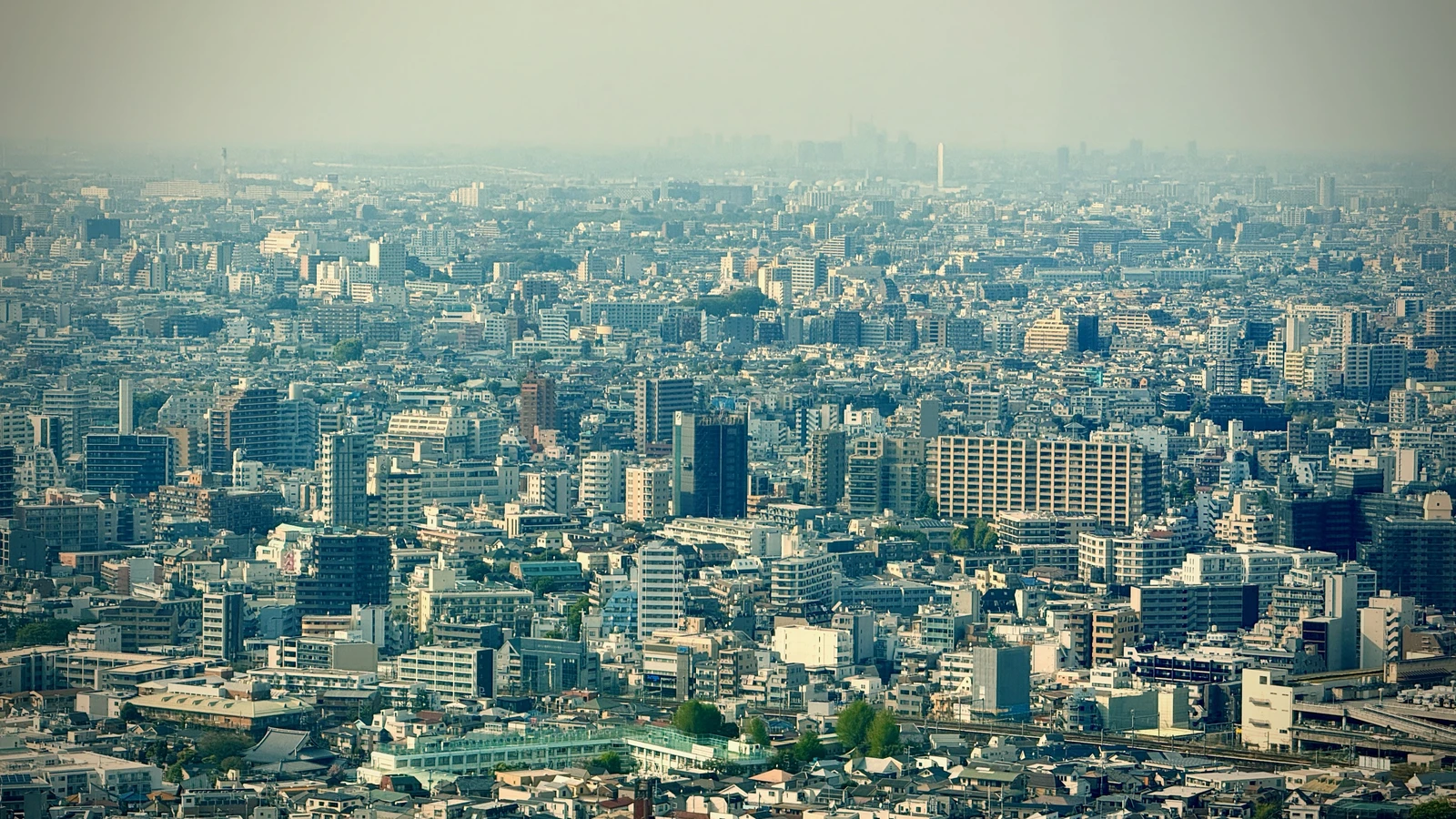 노무라 빌딩에서 보는 전망(흐린 날씨) [출처: 직접 촬영]